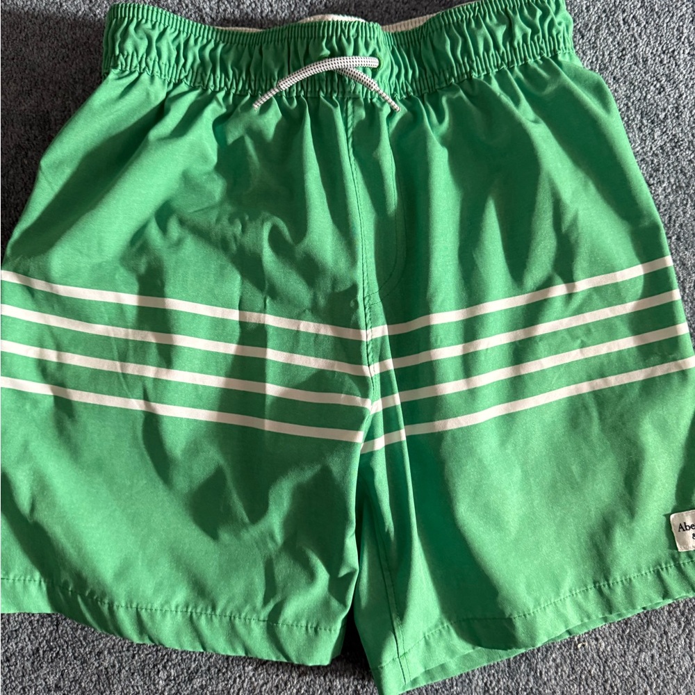 Abercrombie & Fitch Green and White Striped Shorts boys 10-12 like new